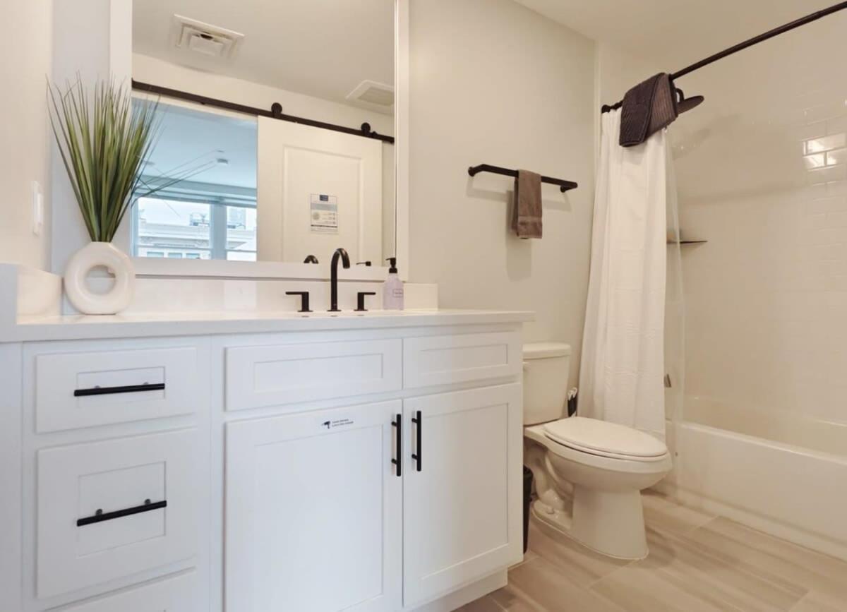 Fun Cozy Apts - 1 25 Mile Walk To Tiaa Bnk Fld Jacksonville Buitenkant foto