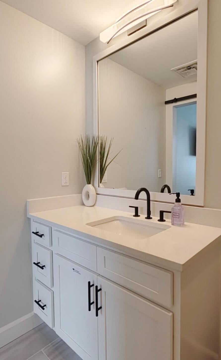 Fun Cozy Apts - 1 25 Mile Walk To Tiaa Bnk Fld Jacksonville Buitenkant foto